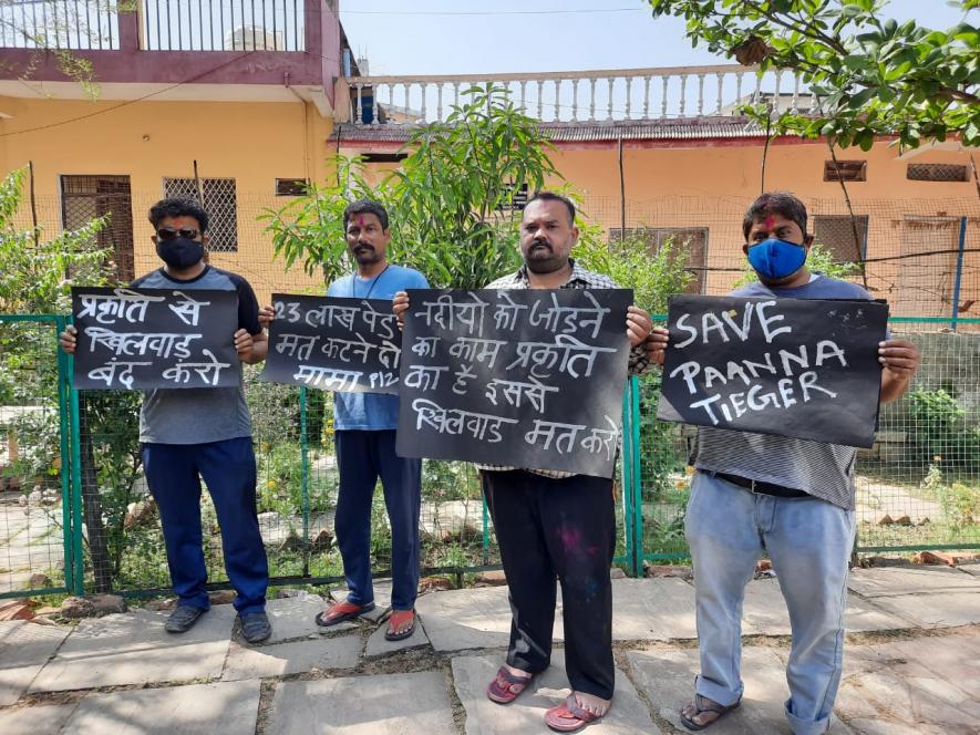 Residents of Panna protest against Ken-Betwa interlinking project.