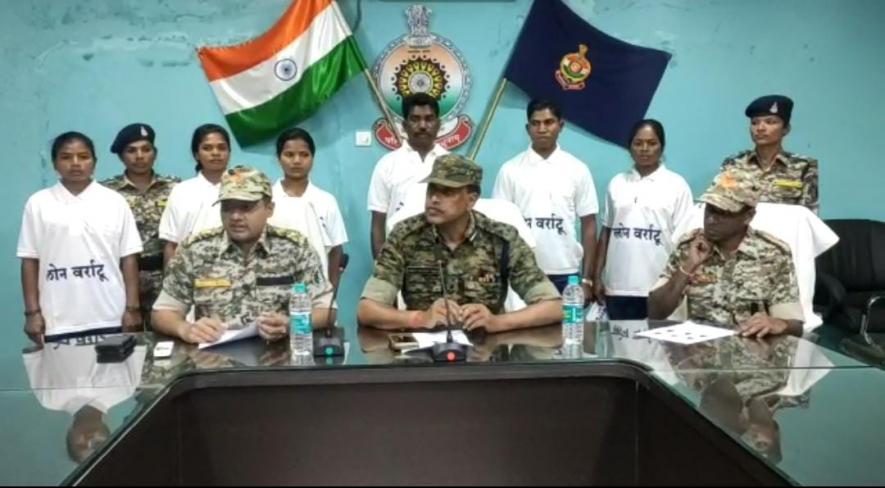 Lingaram Uikey (back row centre) who claims to be a police informer was made to surrender under the Lon Varratu scheme along with five others on February 19 this year. The five others included Pandey Kawasi ( on the right of Lingaram) who allegedly died by suicide in police custody four days after the surrender.