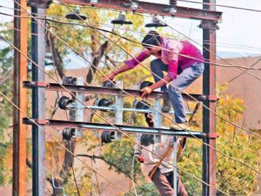 Punjab: Families of Electrocuted Linemen Protest Demanding Compensation and Jobs