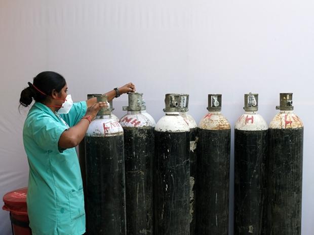 Delhi: Small Hospitals Grapple with Limited Oxygen Supply for COVID-19 Patients