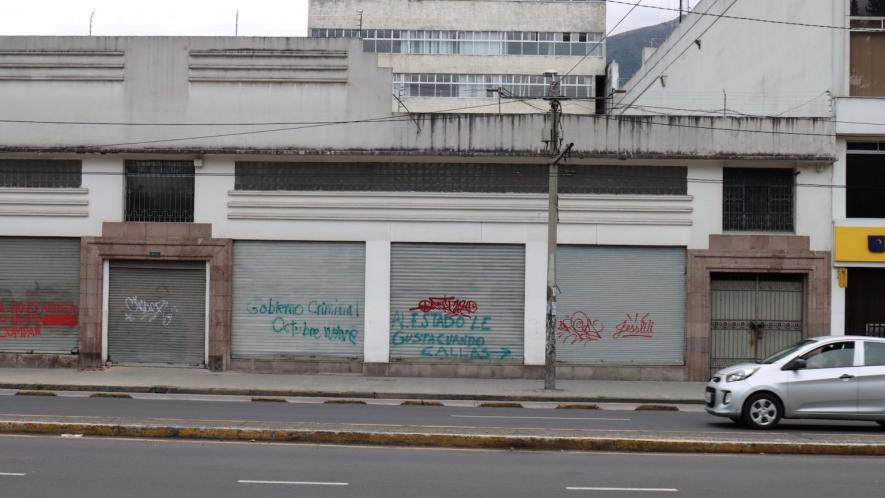 Graffiti in Quito reads: "Criminal government, October will return!" Photo: Zoe PC