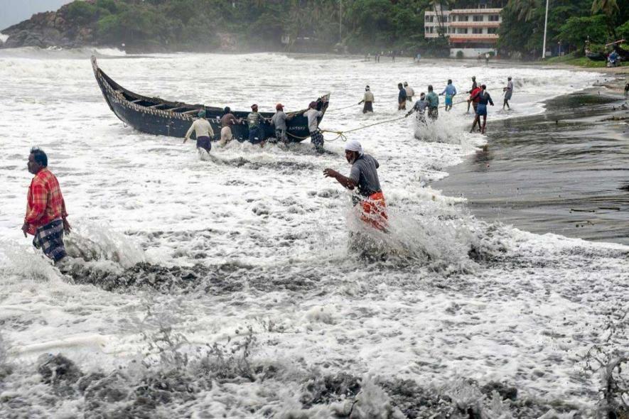 Cyclone Tauktae: 6 Die in Maharashtra’ Konkan Region, Over 1.5 lakh Evacuated from Gujarat Coast