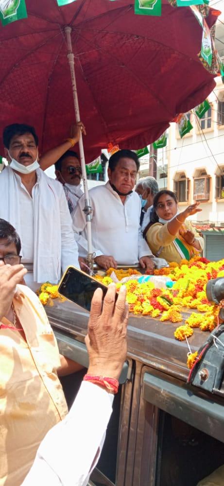 Former CM Kamal Nath during a roadshow on April 14 in Damoh.
