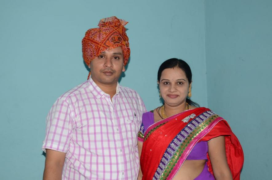 Amit Madhusudhan Satya and his wife Sangeeta Satya with their children.