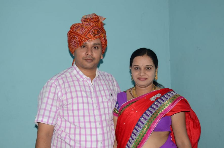 Amit Madhusudhan Satya and his wife Sangeeta Satya with their children. 