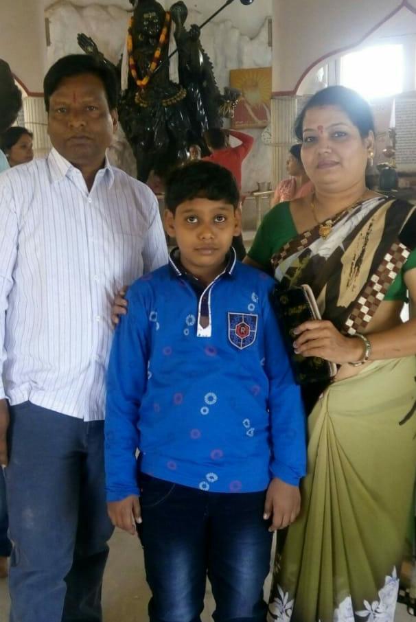 Hanushish Dehariya with his mother and father.