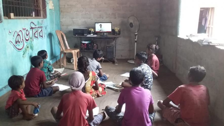 Ghasi Sisa, language teacher is teaching students of Bonda hills through his laptop. (Photo Courtesy- Ghasi Sisa)