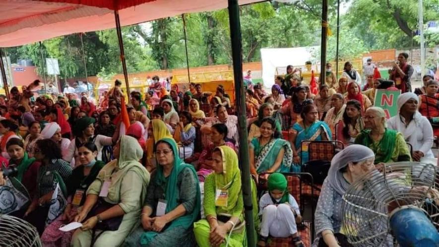 At Jantar Mantar, Women Farmers Hold ‘Kisan Sansad’; Highlight Their Role in Agriculture