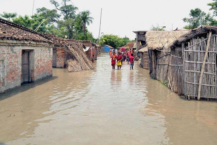 Bihar: No Food or Cooking Fuel, Flood Victims Struggle for Survival on Rooftops, in Tractor-Trolleys