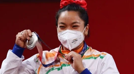 Mirabai Chanu on the podium at Tokyo Olympics