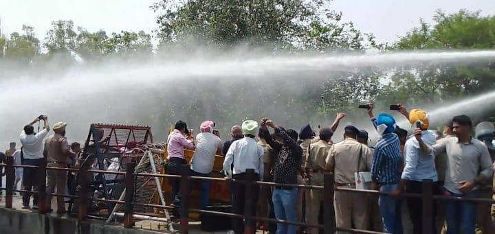 Police use Teargas, Water Cannons on Schoolteachers Protesting for Regularisation
