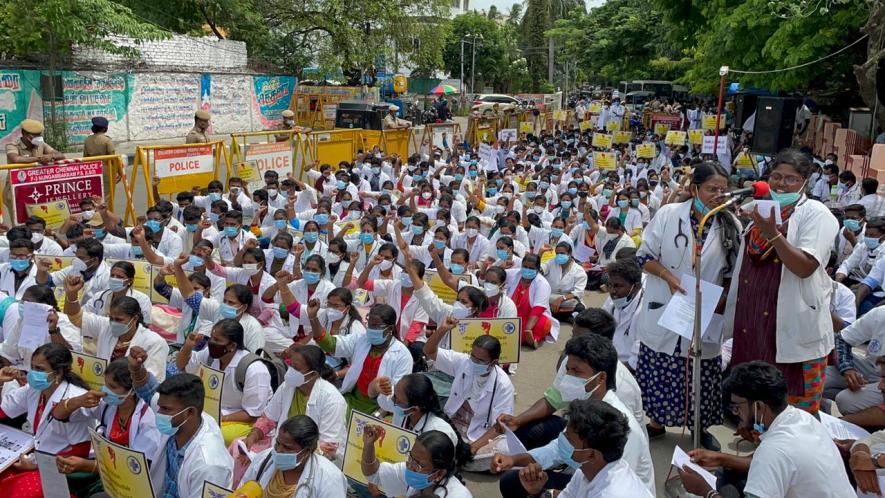 Tamil Nadu: Veterinary Doctors Protest Indefinite Delay in Appointments | NewsClick Tamil Nadu: Veterinary Doctors Protest Indefinite Delay in Appointments | NewsClick