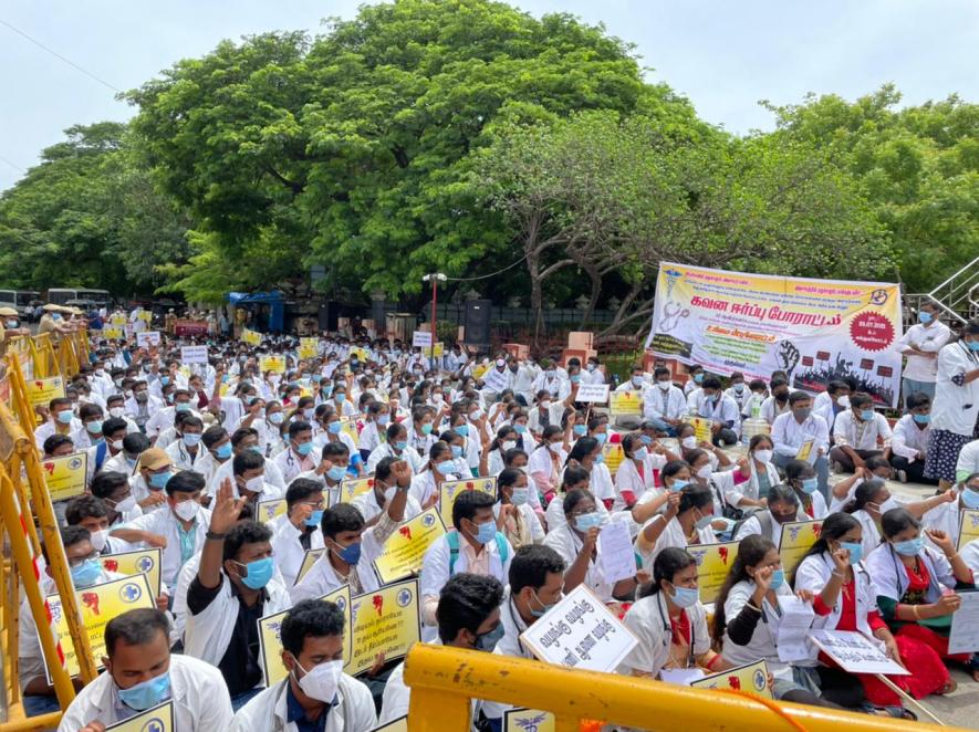 Tamil Nadu: Veterinary Doctors Protest Indefinite Delay in Appointments | NewsClick Tamil Nadu: Veterinary Doctors Protest Indefinite Delay in Appointments | NewsClick