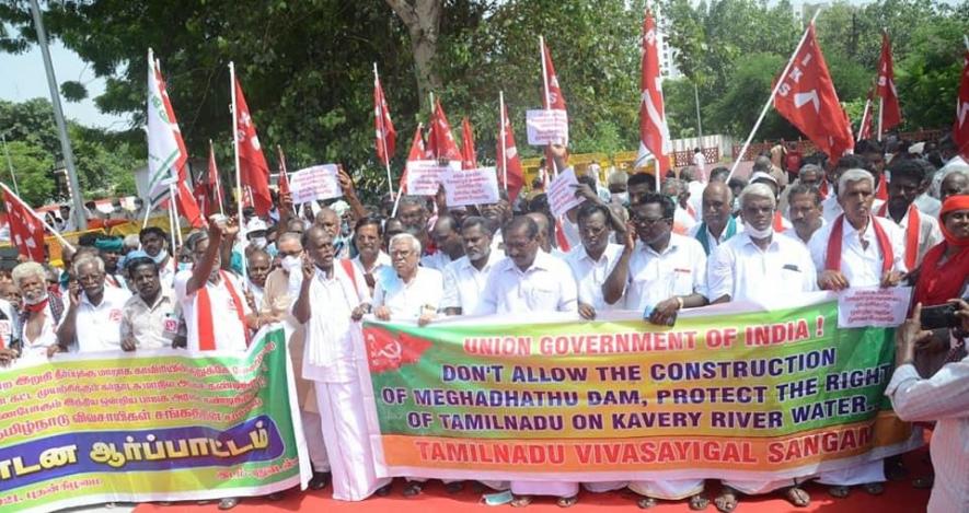 Image courtesy: Shanmugam P. Tamil Nadu farmers in Delhi oppose dam at Mekedatu
