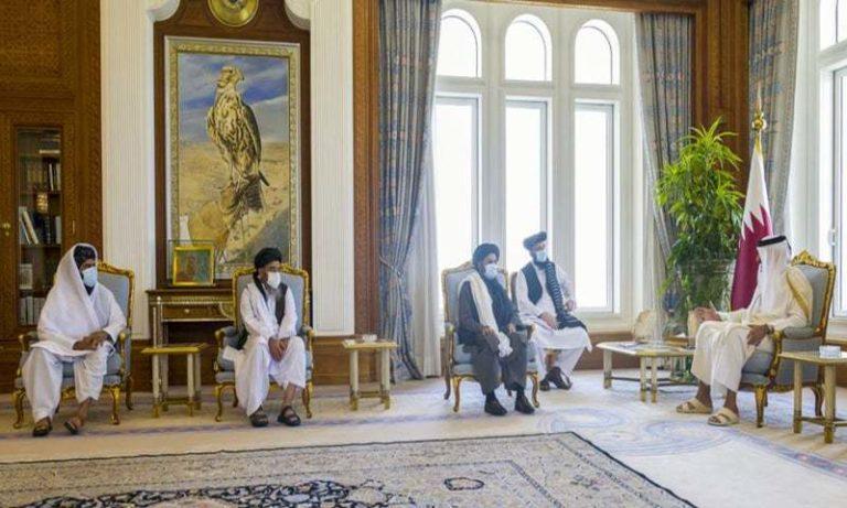 Qatar’s Emir Sheikh Tamim bin Hamad al-Thani (R) receiving Taliban co-founder Abdul Ghani Baradar (2nd-R), Doha, Sept. 2020