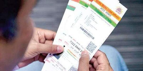 ‘Ensure Integrity, Accuracy of Electoral Rolls’: 100 Ex-Civil Servants Write to ECI, Oppose Aadhaar-Voter ID Linkage