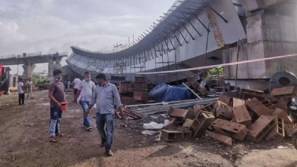 Mumbai: 14 Workers Injured as Girder of Under-Construction Flyover Collapses; MMRDA to Probe