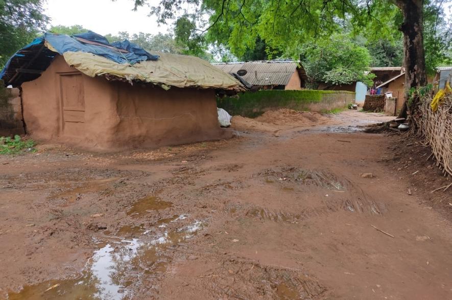 Muddy road in a village / Nagarnaar