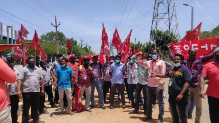PPG Asian Paints workers opposing the terminations. Image courtesy: Nityanand