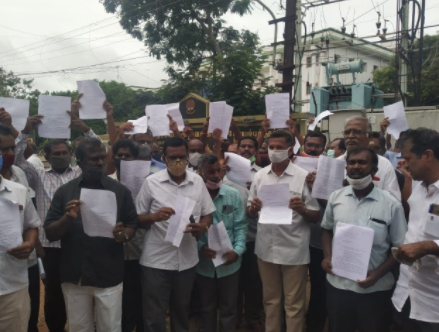 Pricol workers demanding withdrawal of transfer orders. Image courtesy: Jayaprakash Narayanan