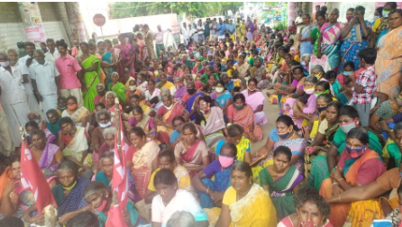 Construction workers protesting in Dindigul district. Image courtesy: CITU Tamil Nadu