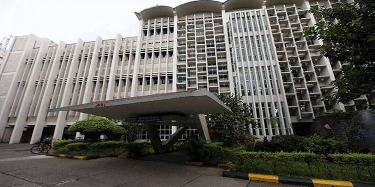 SC asks IIT, Bombay to adopt humanitarian approach and allot seat to Dalit boy in 48 hours