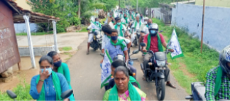 Photo: Farmers and a large number of women participated in the two-wheeler rally.