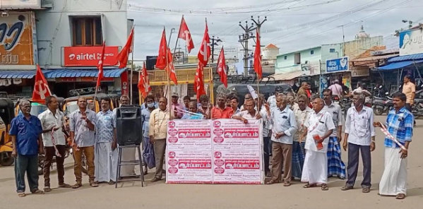 Weavers protest yarn price hike. Courtesy: CITU, Tamil Nadu