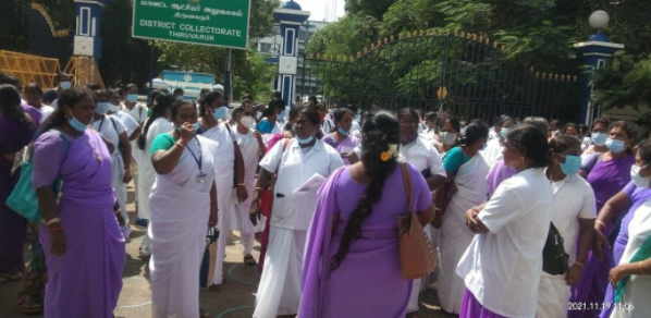 VHNs protest in front of the district collector’s office in Tiruvarur.