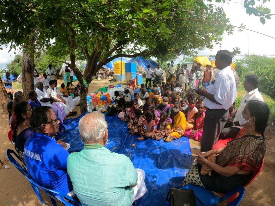 Retired trade union activists visit Irular settlement. Image courtesy: Latha