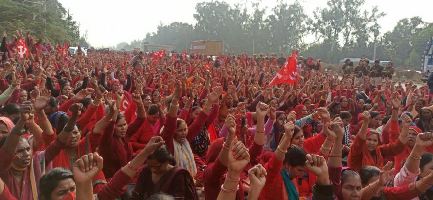 ASHAs staged a protest in Haryana outside state Health Minister Anil Vij's Ambala residence on Monday. Image Courtesy - Special Arrangement