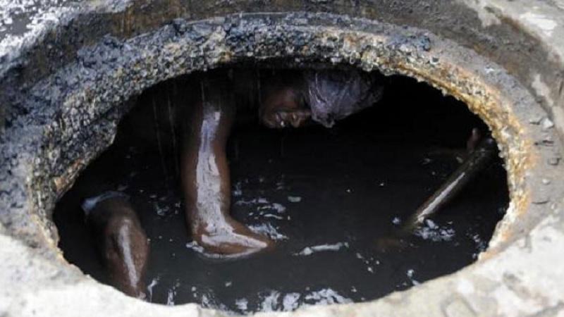 Dalit Man Forced to Enter and Clean Sewer in Gujarat NewsClick