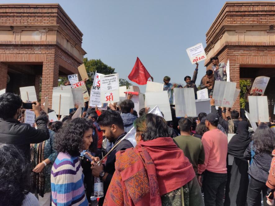 On Monday, students gathered at the office of DU VC. Image Courtesy - Twitter/AISA-Delhi University