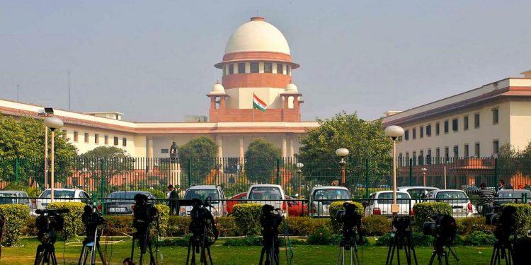 Complete absence of motive weighs in favour of accused: SC
