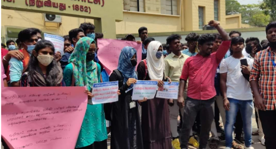 Protest outside Coimbatore Government College. Image courtesy: SFI, Tamil Nadu