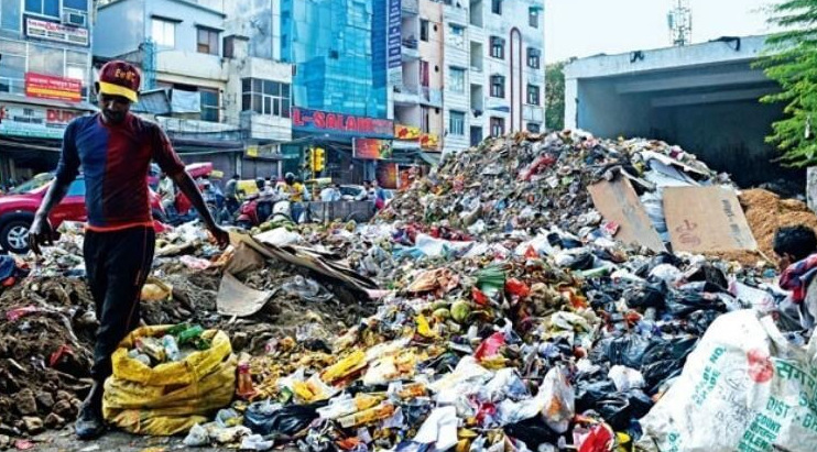 Lucknow Municipal Corporation Fires 1,944 Sanitation Workers Citing ‘Financial Crisis’