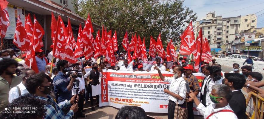 Gymkhana Club workers march to the Legislative Assembly. Image courtesy: LTUC