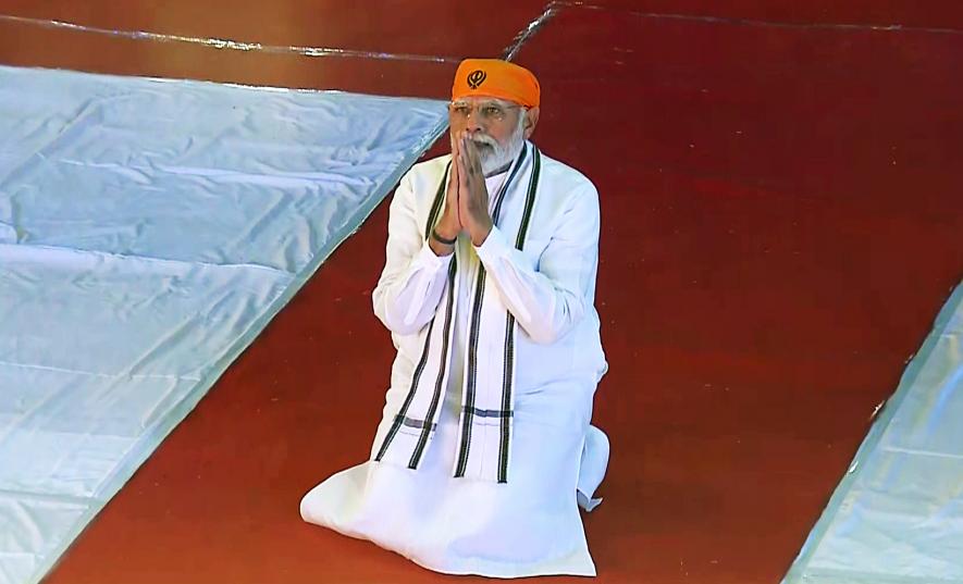 New Delhi, Apr 21 (ANI): Prime Minister Narendra Modi offers prayer to Sri Guru Teg Bahadur on his 400th Parkash Purab celebrations, at Red Fort in Delhi on Thursday. (