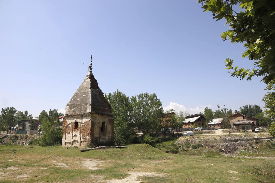 Abandoned Houses of migrant Pandits in Hawal village of Pulwama, South Kashmir. | Photo: Kamran Yousuf