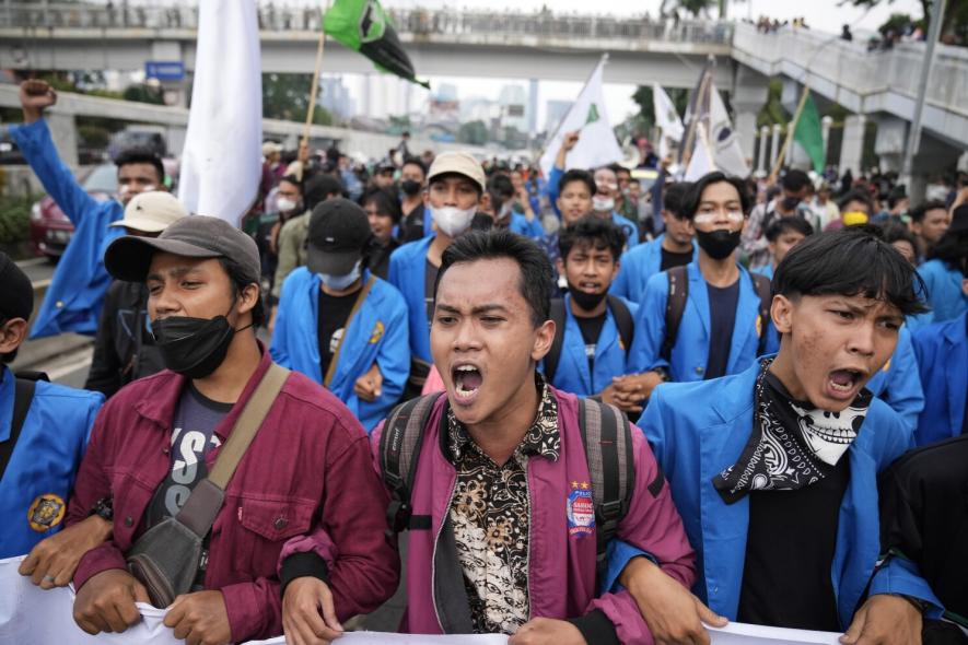 Thousands of Indonesian Students Protest Across Cities on Rumoured Delay of 2024 Election