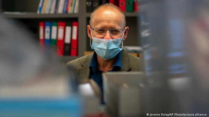 Virologist Alex Sigal says the omicron subvariants BA.4 and BA.5 may spread internationally, but that that is speculation for now