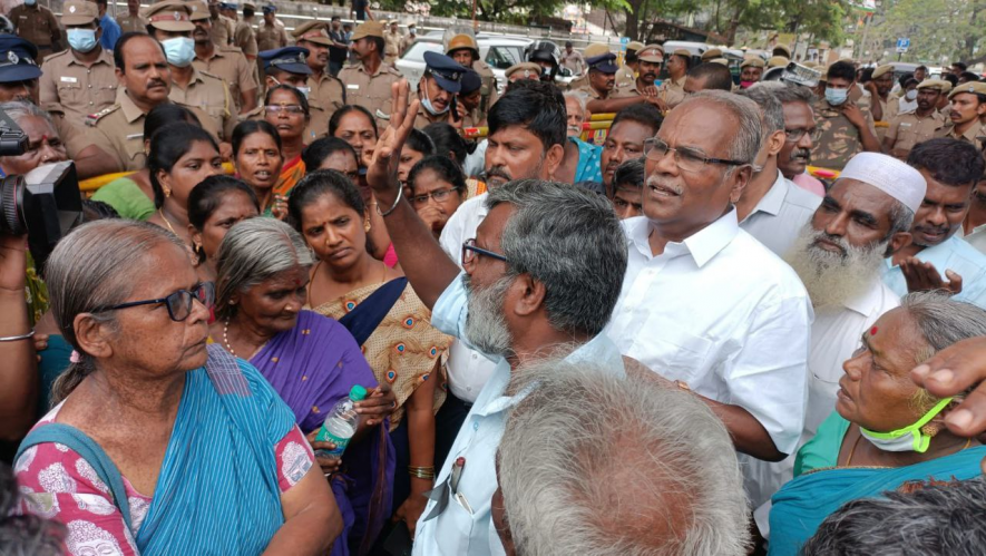 Velmurugan talks to the people in Govindsamy Nagar along with K Balakrishnan