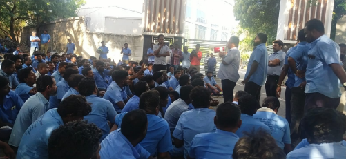 At the protest site outside the metro water head office. Image courtesy: Ponnurrangan