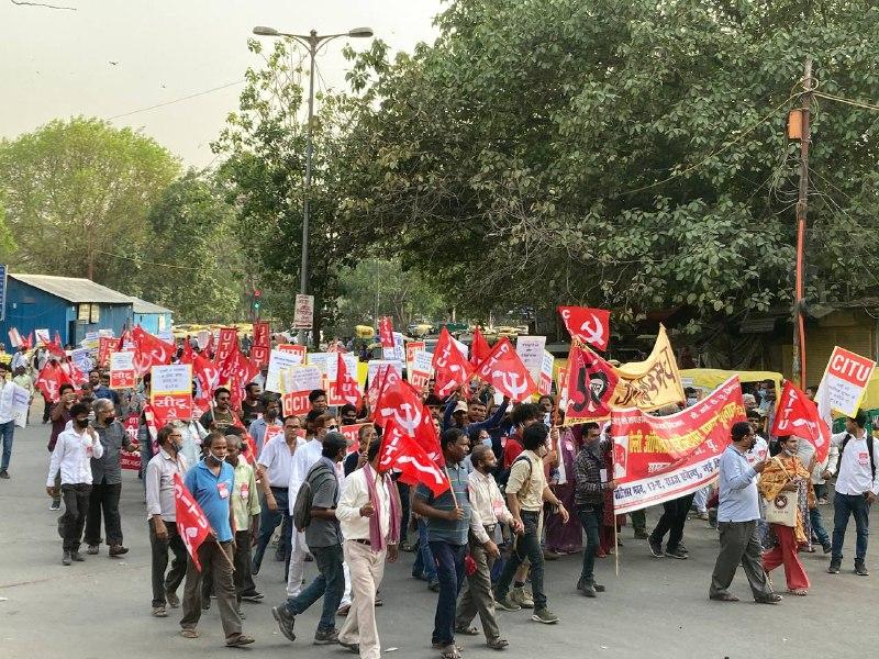 Workers, along with students, marched from Ram Leela Maidan to Chandni Chowk's Town Hall on Sunday. Image clicked by Ronak Chhabra.