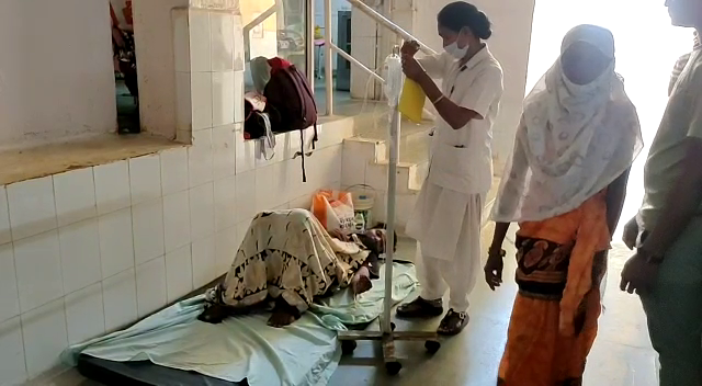 Hari Mandavi’s younger brother under treatment in the corridor.