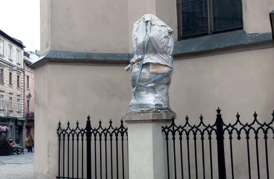 Lviv, Mar 06 (ANI): A view of a covered statue amid the Russia-Ukraine crisis at Rynok Square, in Lviv on Sunday.