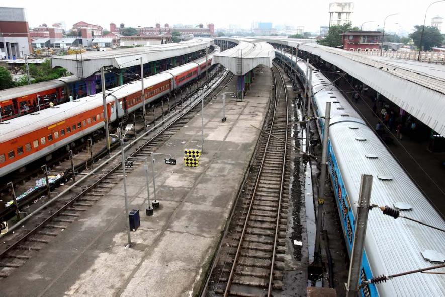 Kolkata, Jun 19 (ANI): Trains stand at the Howrah Railway Station as several trains were cancelled in view of the ongoing Agnipath agitations, in Kolkata on Sunday.