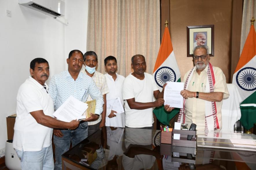 Odisha Governor Meets With Sundargarh Displaced Adivasis, Assures Support