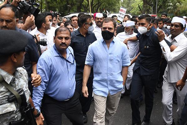 Congress Top Ranks Follow Rahul Gandhi to ED Questioning, Many Detained Across StatesCongress Top Ranks Follow Rahul Gandhi to ED Questioning, Many Detained Across States
