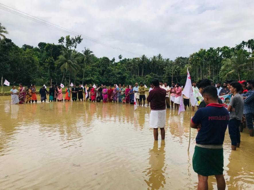 DYFI conducting the secular sports meet in the paddy fields against the rightwing club’s attempt to hold hindu sports meet in Kasaragod district. (Courtesy: DYFI Kerala/facebook)